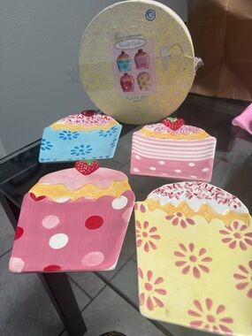 Dessert Plates Set of (4)